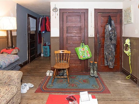 4th image of 256 Crescent Ave