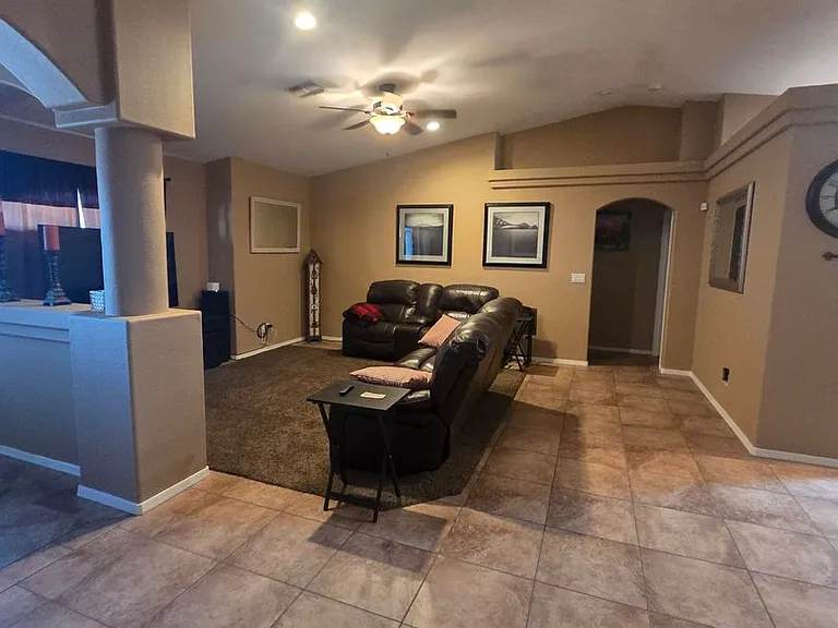 2121 E Desert Lakes Dr — Photo 25