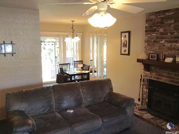 WOOD STOVE IN FAMILY ROOM = VERY LOW HEATING BILLS