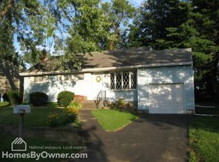 30 Wedgewood Dr, Loudonville, NY 12211