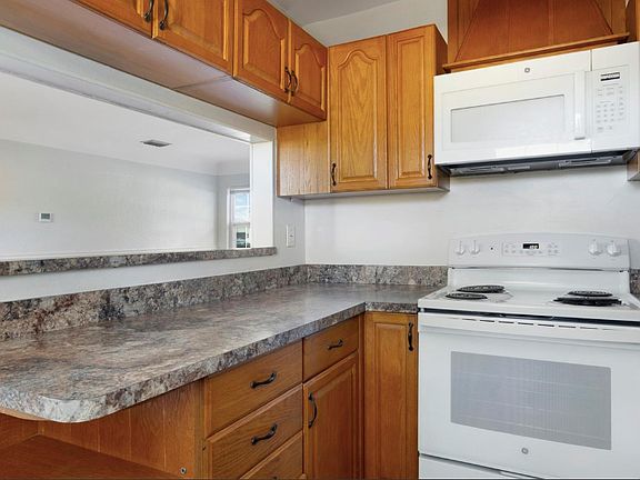 3rd image of 2901 Leslee Lake Dr N
