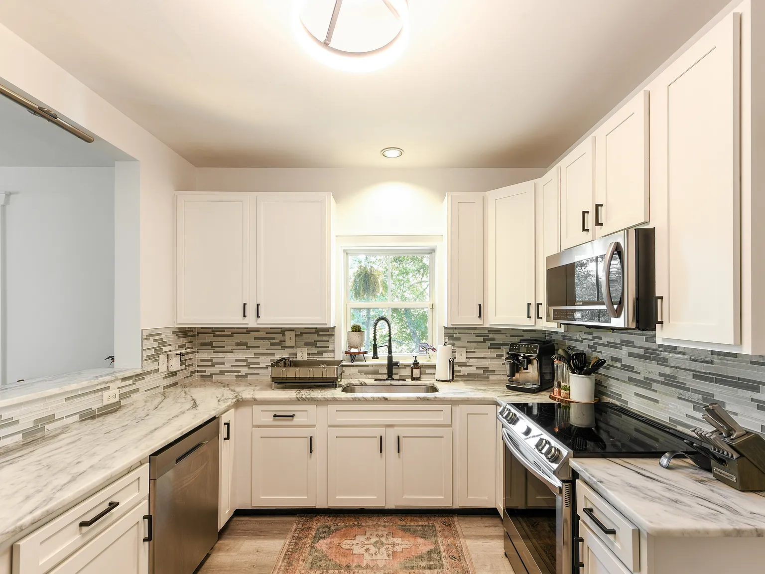 3 bed, 1344 sqft, $3,800 — Photo 4