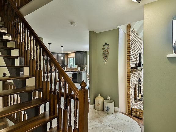 5th image of 505 Chicory St