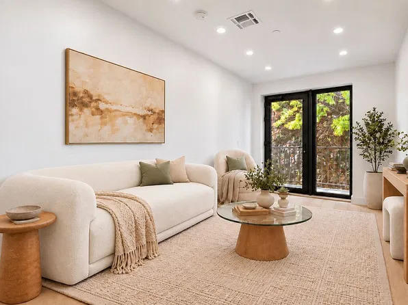 371 Hawthorne St #Penthouse, Brooklyn, NY 11225