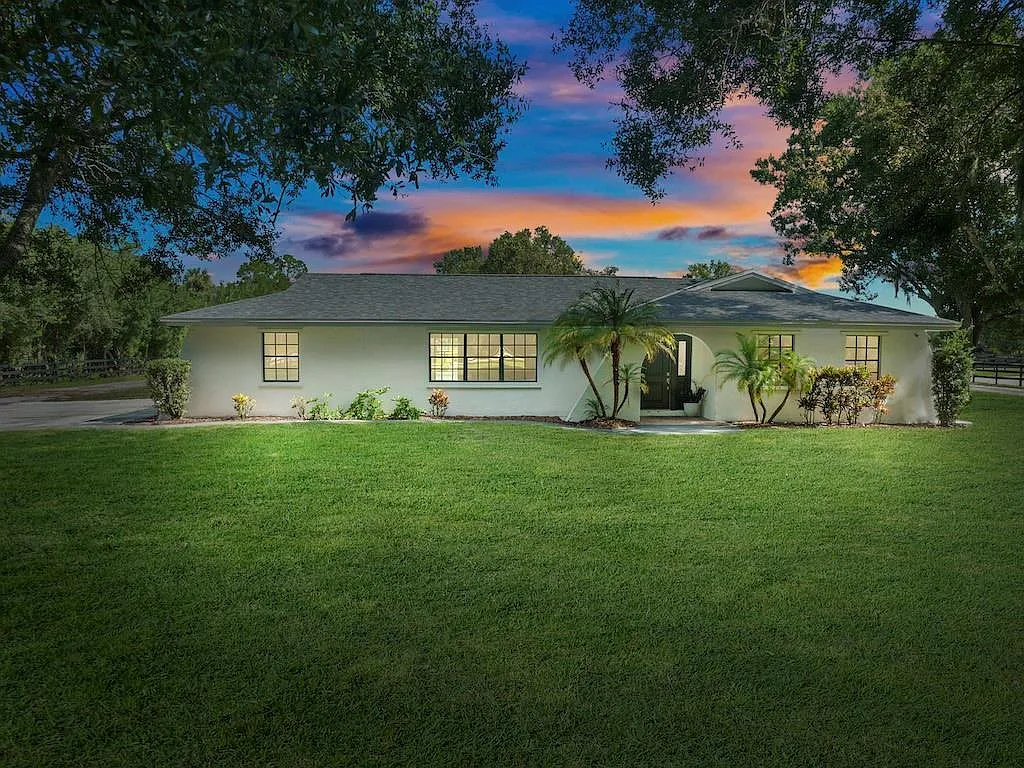 3 bed, 2.0 bath, 1963 sqft, $7,450 — Photo 4