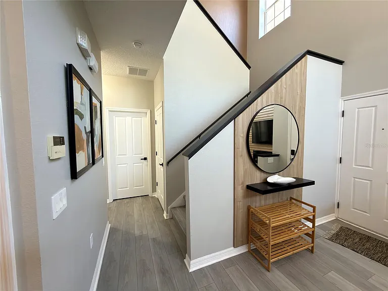 734 Monroe Cir — Photo 13