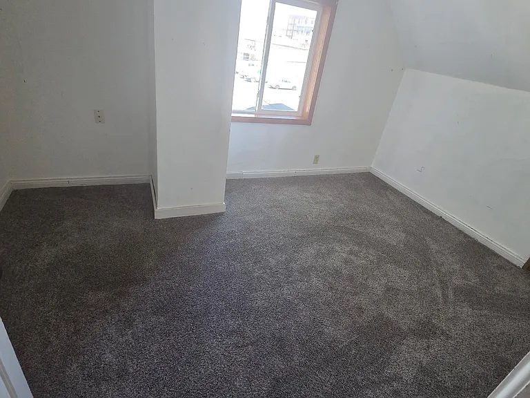 214 1/2 W College St #2 — Photo 15