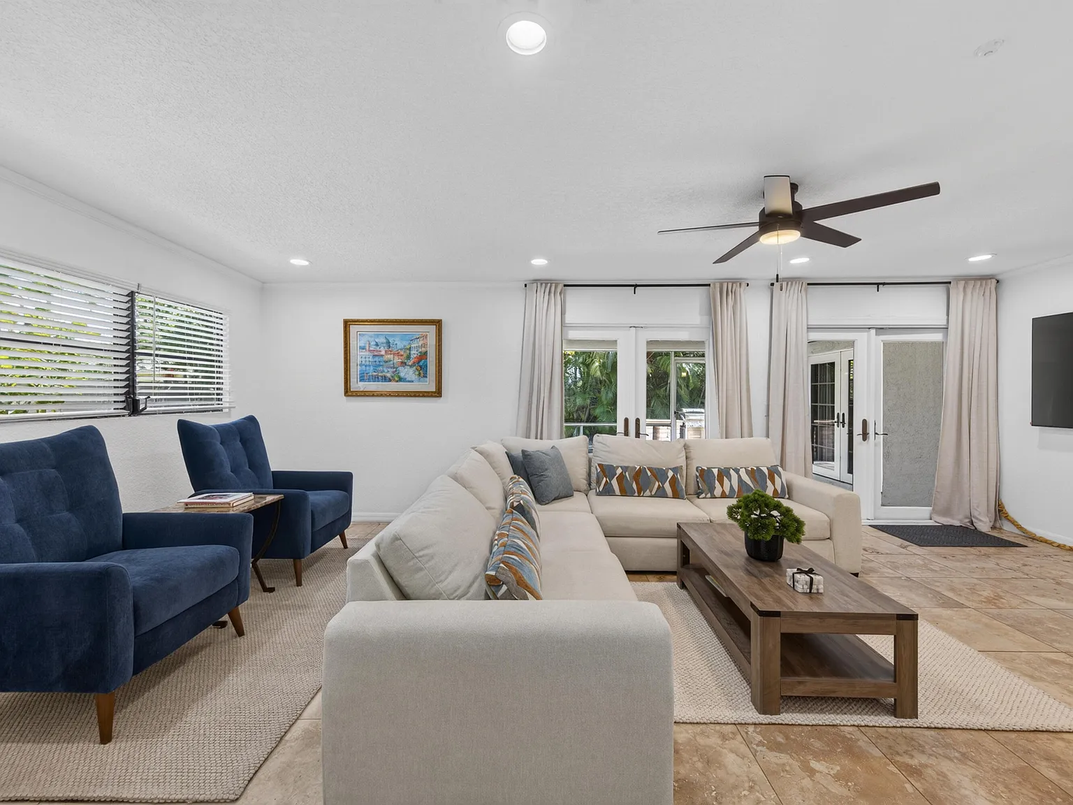 4 bed, 3.0 bath, 2053 sqft, $5,250 — Photo 4