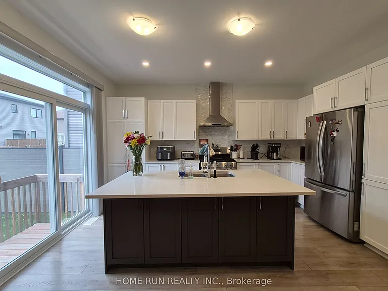 1005 Parabolica Way — Photo 2