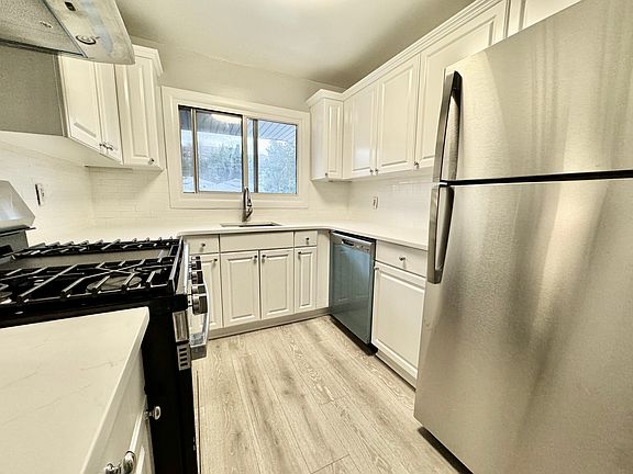 3rd image of 39 Valerie Dr Floor 2