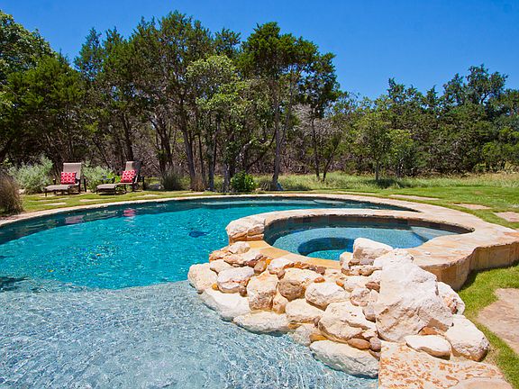 3rd image of 213 Greystone Cir