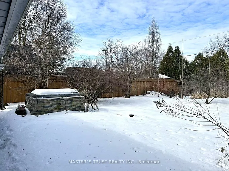 5183 Cherryhill Cres — Photo 34