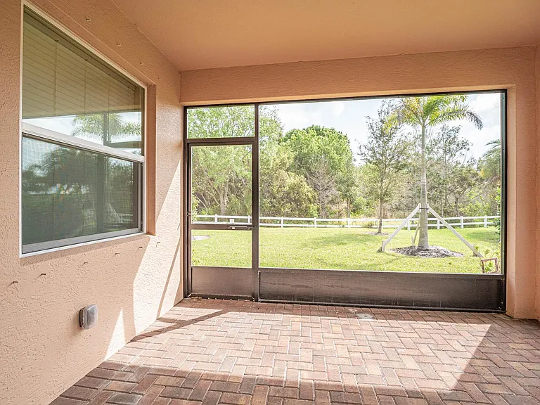 2576 Saint Lucia Cir — Photo 32