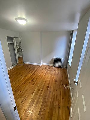 5th image of 161 Stanton St APT 4