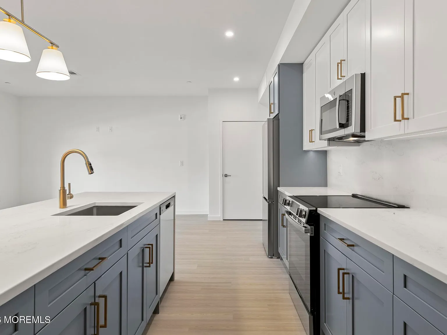 1 bed, 890 sqft, $2,700 — Photo 3