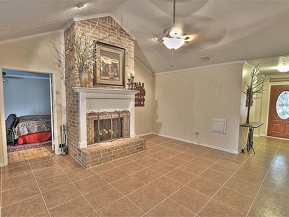 5th image of 502 Oak Harbor Dr