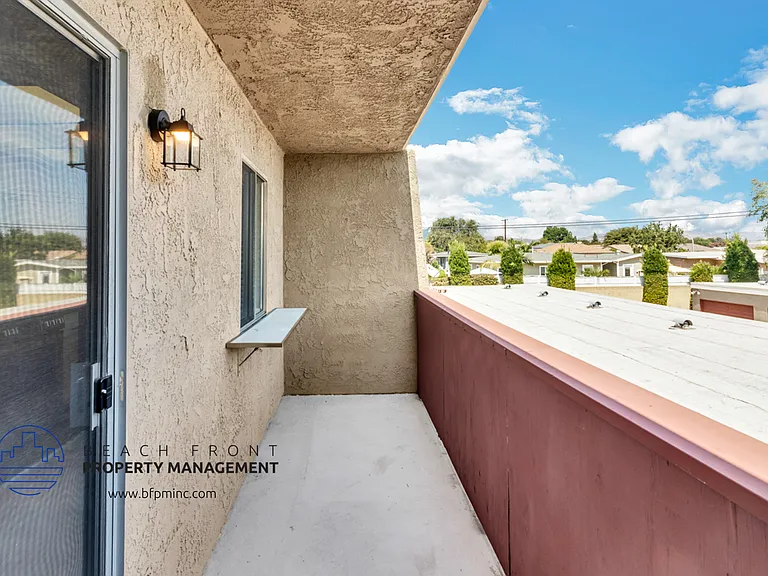 250 E Acacia St — Photo 13