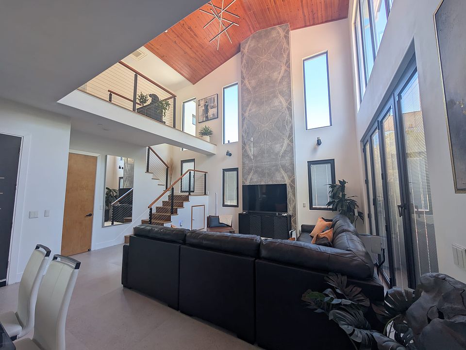 1st image of 2464 Desire Ave