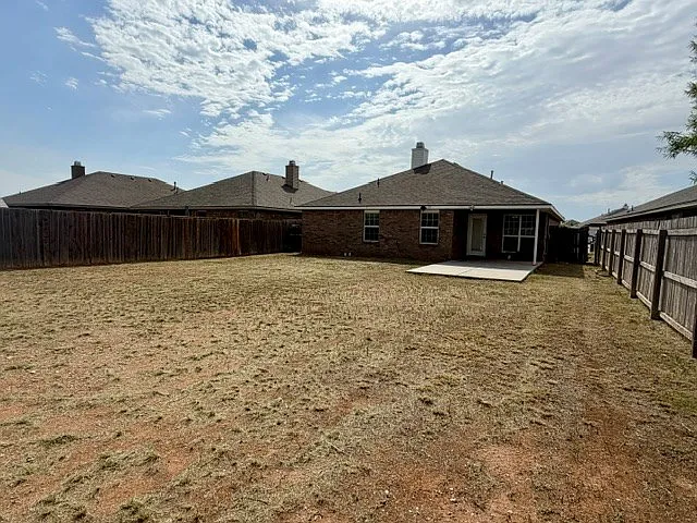 625 Memorial Ct — Photo 16