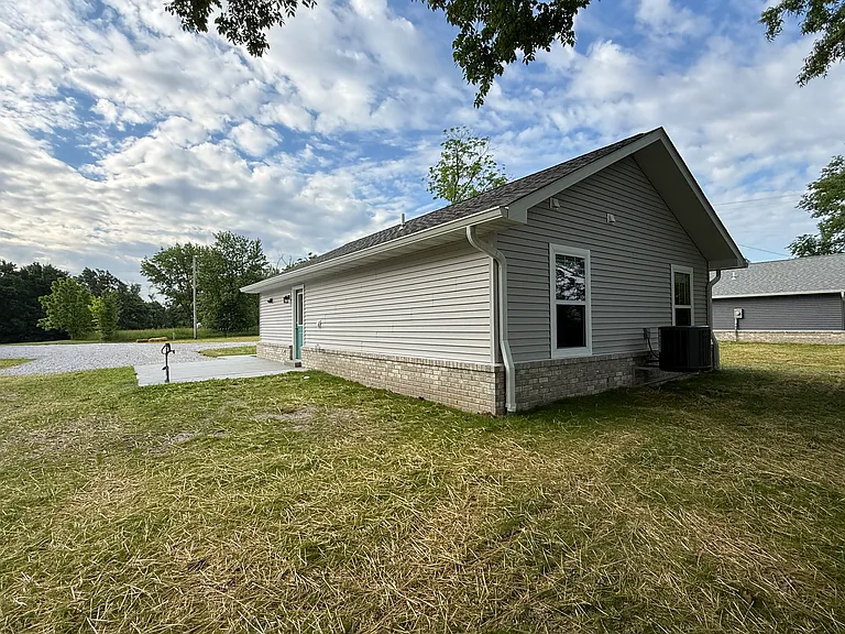 407 S Main St — Photo 2