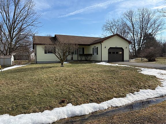 2nd image of 101 Ridgewood Dr