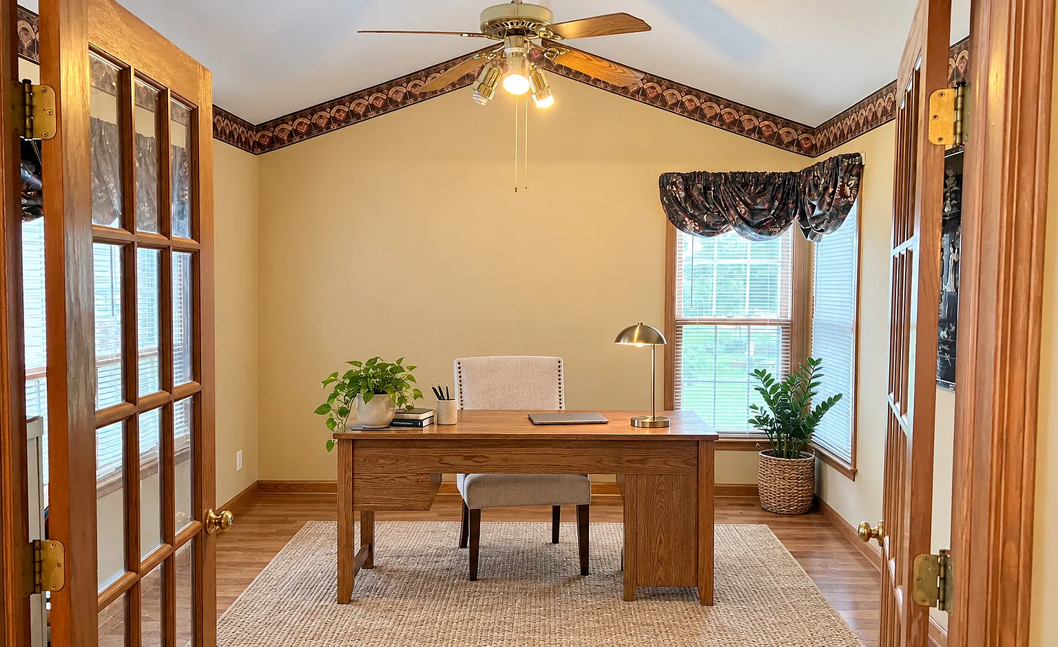 4 bed, 2.5 bath, $4,200 — Photo 2