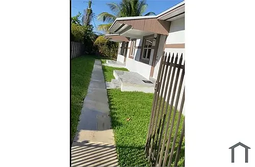 1209 NE 110th St Photo 1