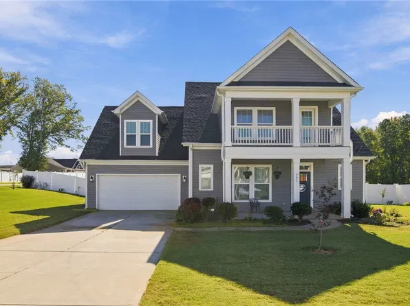 701 Oak Hill Ln, Belton, SC 29627