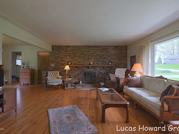3rd image of 1771 Acacia Dr NW