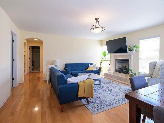 3rd image of 920 E Ortega St #B