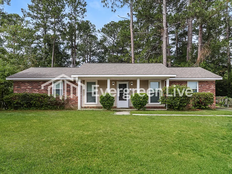2640 Crosscreek Rd — Photo 1