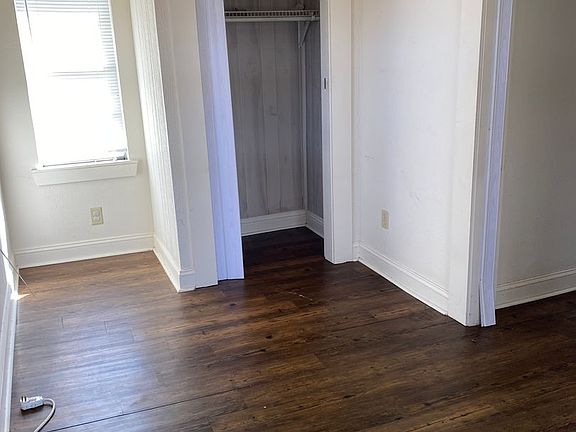 3rd image of 3115 Milton St #1/2