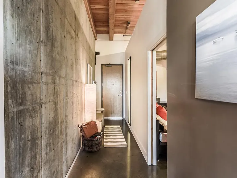 210 W 5th St #201 — Photo 17
