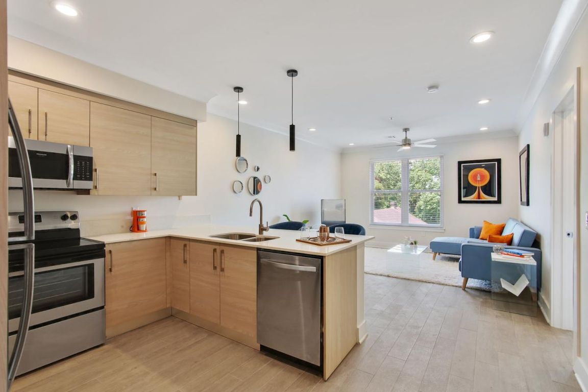 Kitchen & Living