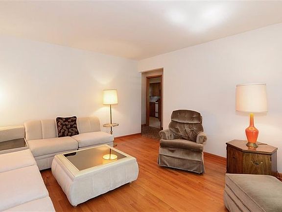 4th image of 9004 Wildwood Dr