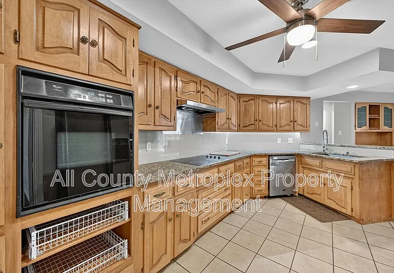 1503 Northridge Dr — Photo 4