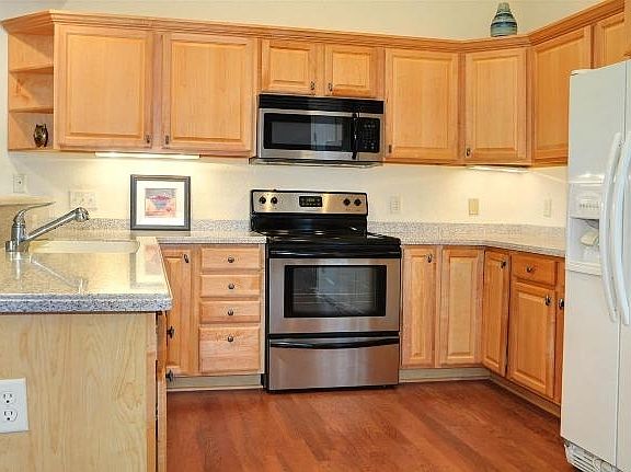 3rd image of 789 Acadia Ave