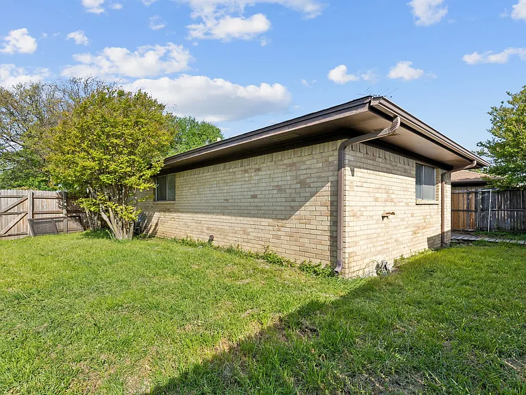1922 N Floyd Rd — Photo 18
