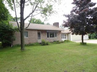 1005 10th St, Waupaca, WI 54981