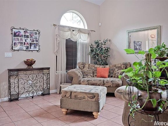 3rd image of 2200 Inglenook Dr