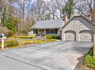 7 Maywood Dr, Glenville, NY 12302