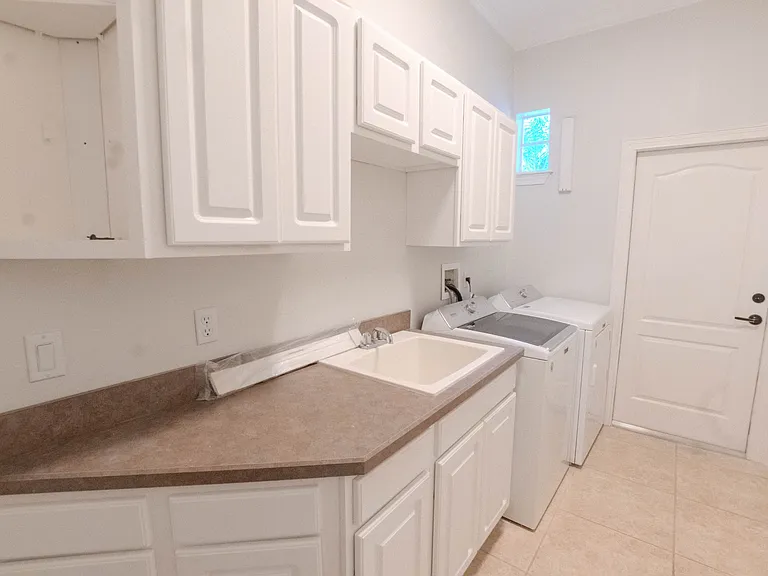 8122 Whitford Ct — Photo 14