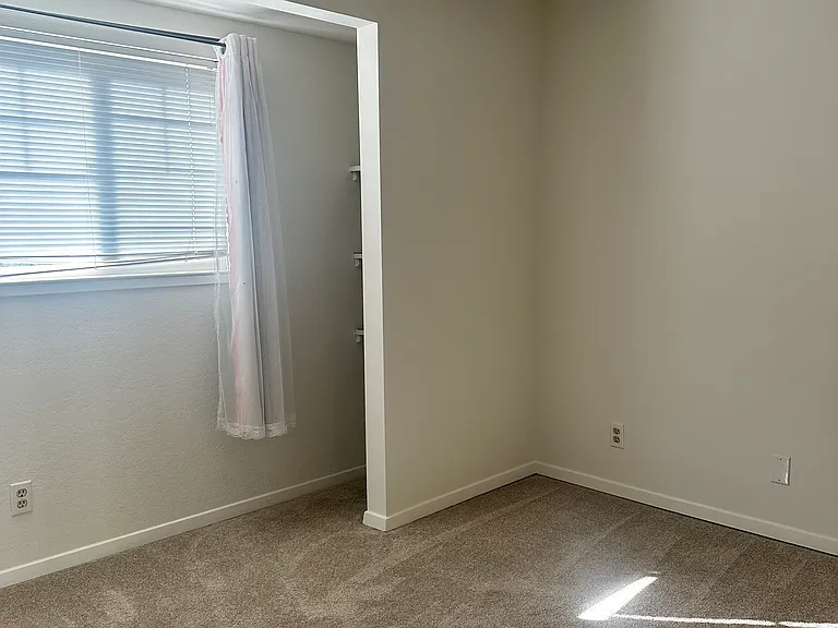 754 McLeod St — Photo 11
