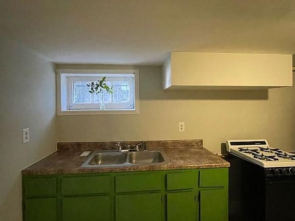 3rd image of 3011 Woodrow Ave #C