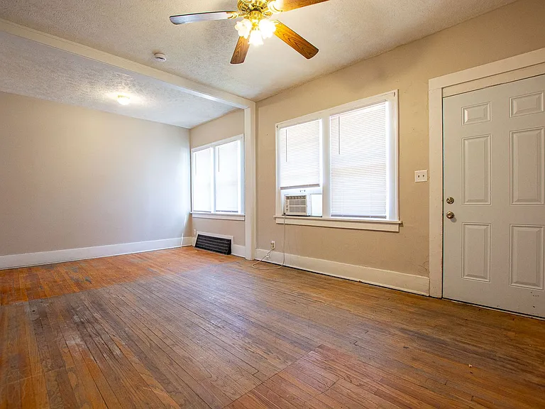 2202 Wirt St — Photo 3