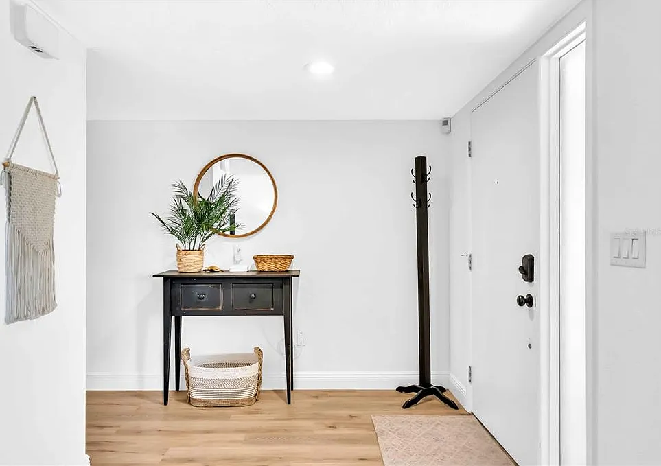 4 bed, 2.0 bath, 1905 sqft, $7,500 — Photo 4