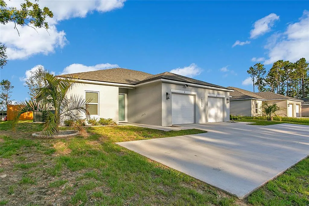 3 bed, 2.0 bath, 1215 sqft, $2,400 — Photo 2