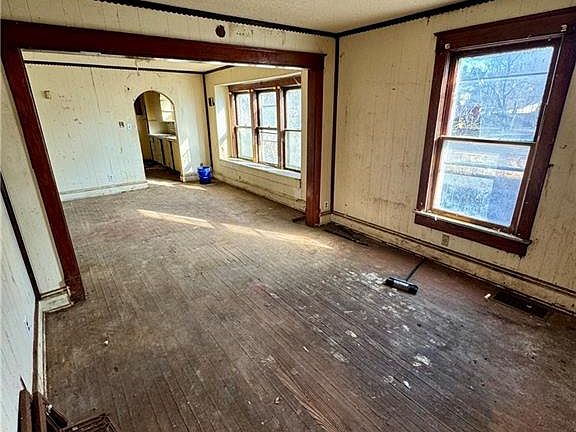 5th image of 1106 Greeley Ave