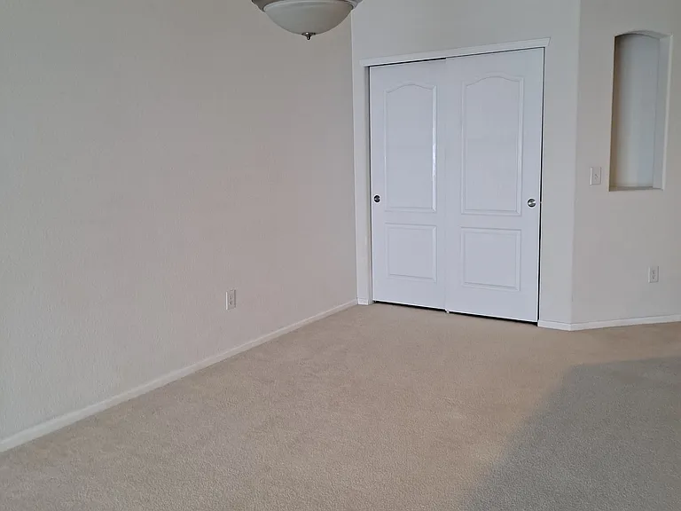 5002 Northern Lights Dr — Photo 3