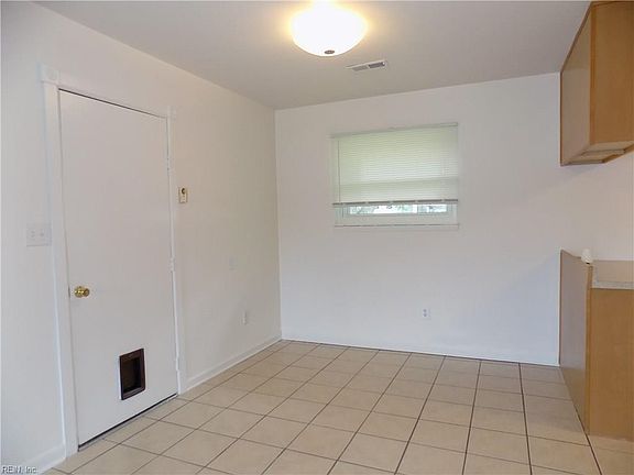 5th image of 348 Helena Dr